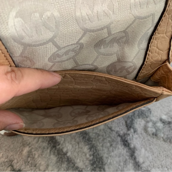 Michael Kors Beige Crossbody Saddle Bag - Picture 6 of 9